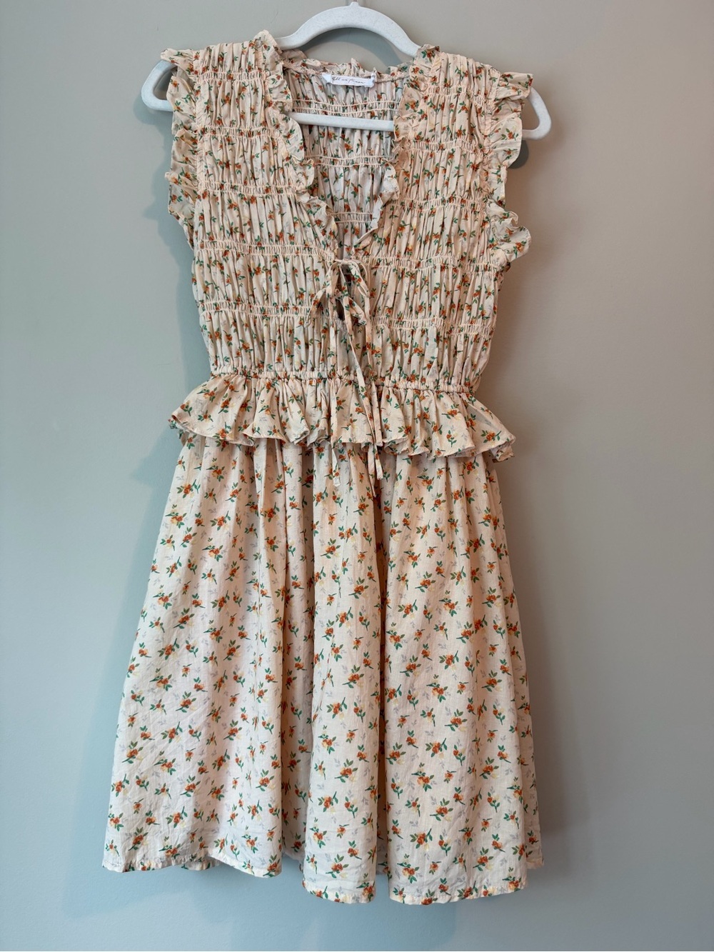All In Favor Cream Floral Smocked Tie-Front Mini Dress Sz M VGUC